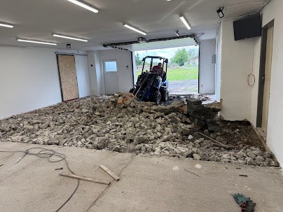 Bourání podlah a odvoz materiálu z interiéru